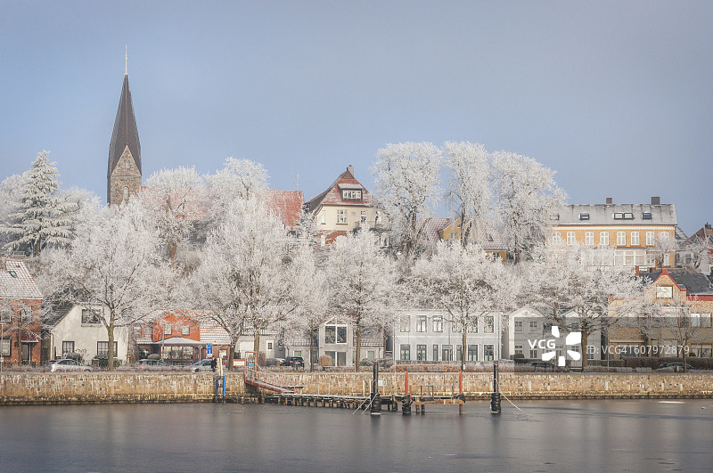 德国埃肯弗örder：冬季港口与博尔比教堂图片素材