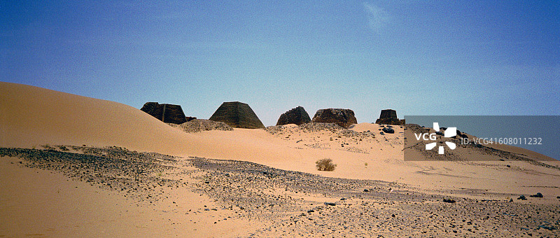 非洲苏丹麦罗埃金字塔（2000年）图片素材