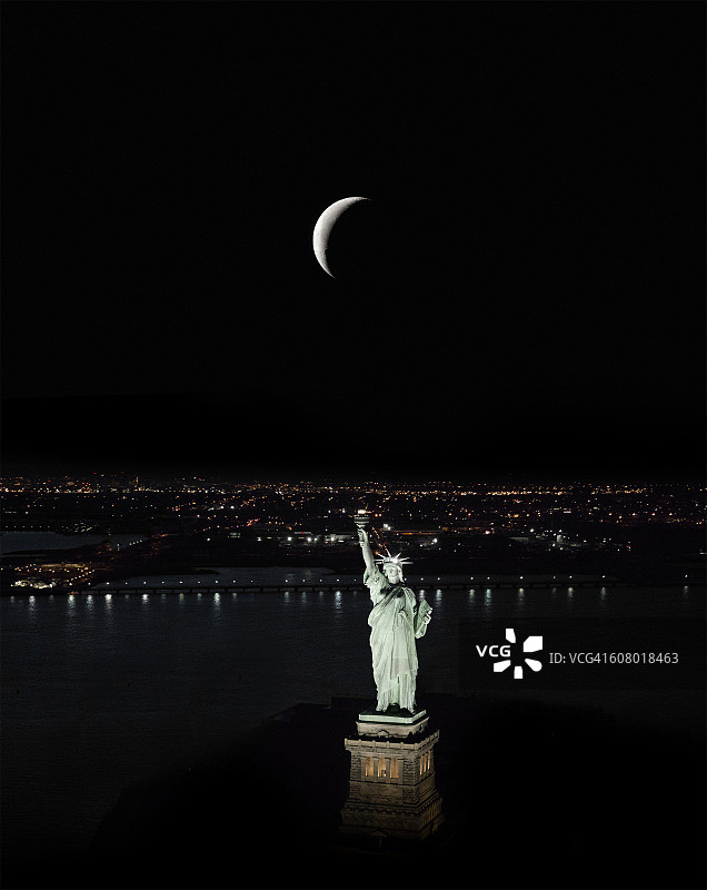 自由女神像城市鸟瞰图图片素材