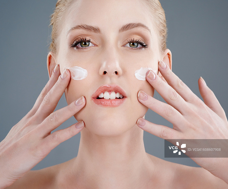 如此好的皮肤值得呵护图片素材