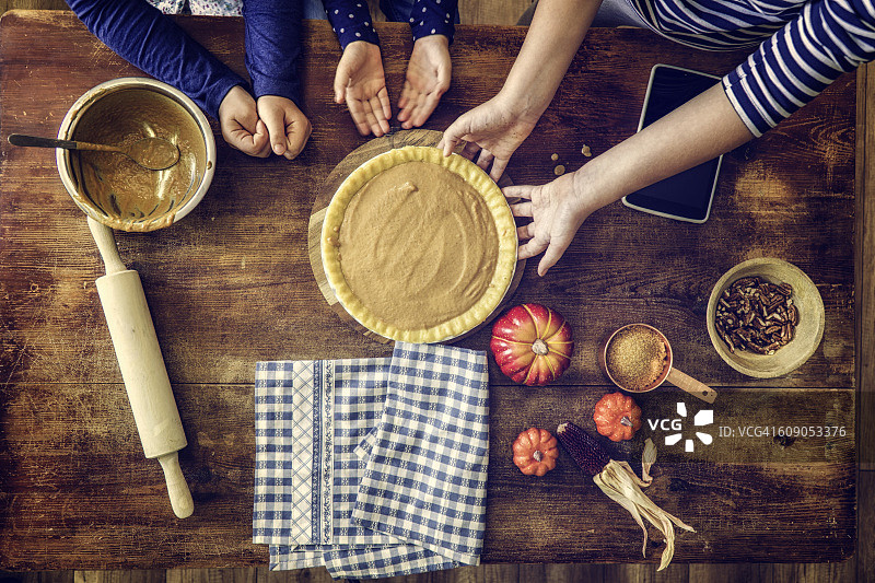 节日自制南瓜派准备图片素材