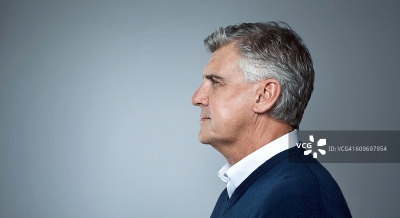 变老的严肃一面图片素材