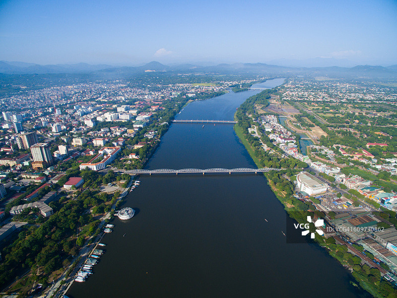 从上方俯视越南顺化的庄田桥图片素材