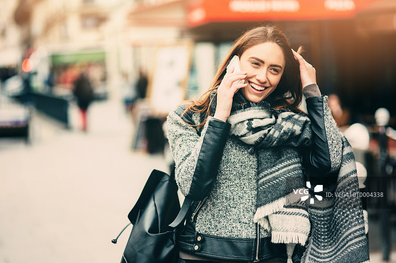 打电话的女人图片素材