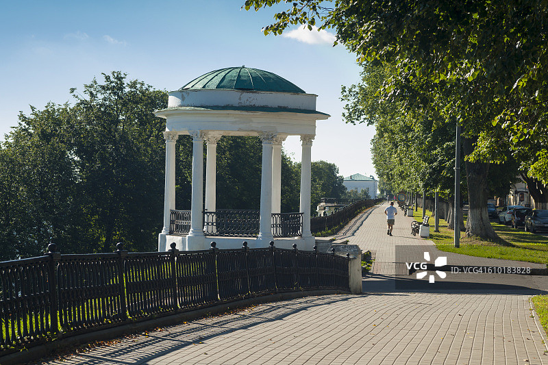 伏尔加河沿岸的长廊和凉亭图片素材