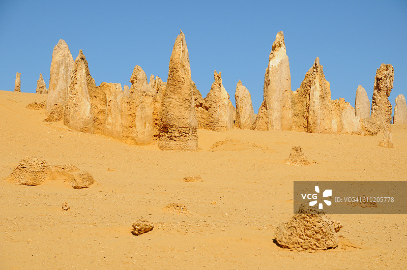 尖峰石阵沙漠图片素材