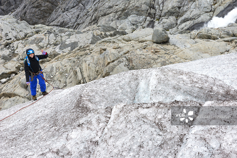 成功攀登冰川图片素材
