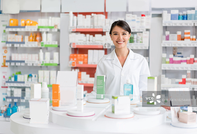 在药店工作的药剂师图片素材