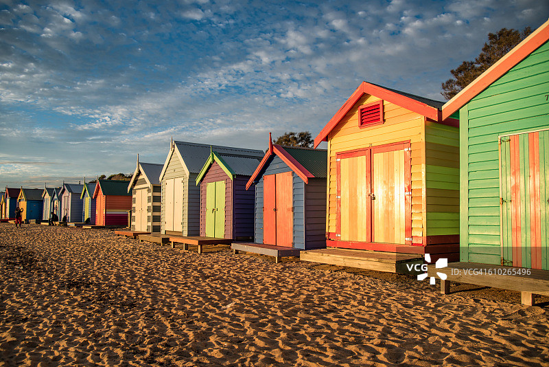布莱顿海滩上的沐浴小屋图片素材