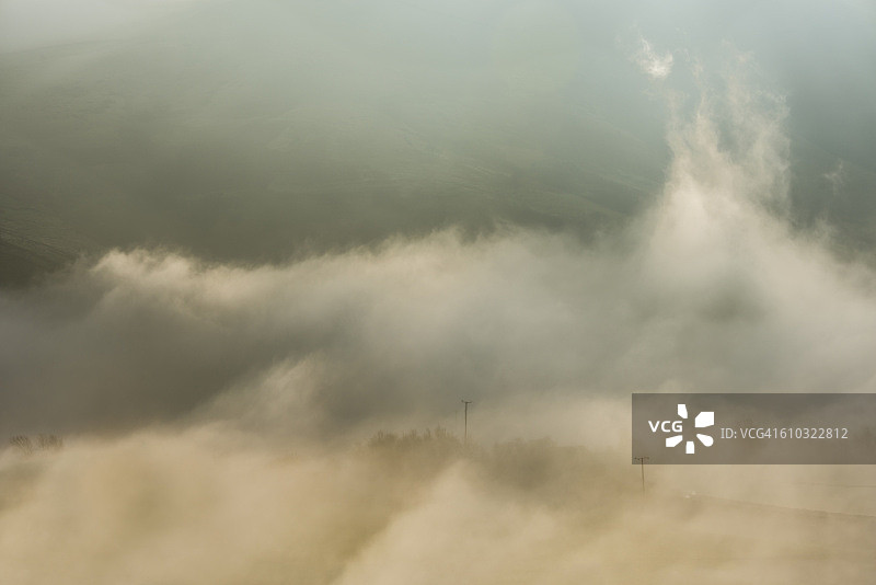 日出时分的金色薄雾，英格兰峰区，英国，欧洲图片素材