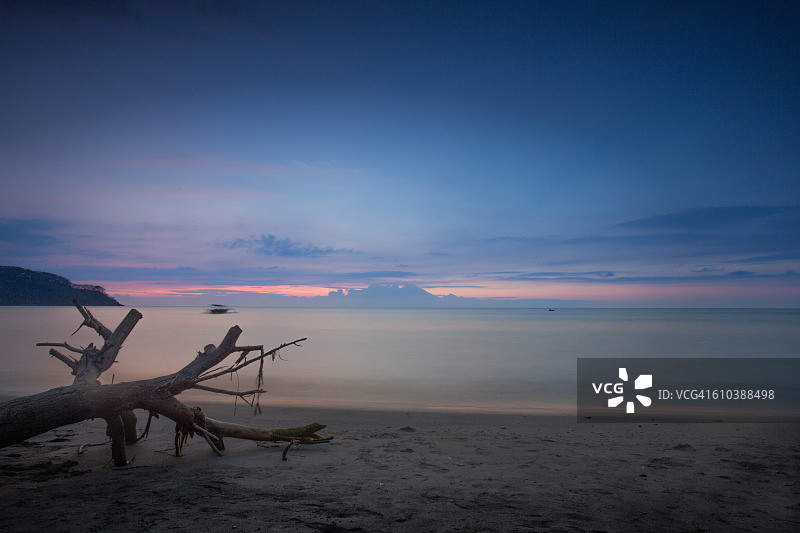 龙目岛尼帕海滩日落图片素材
