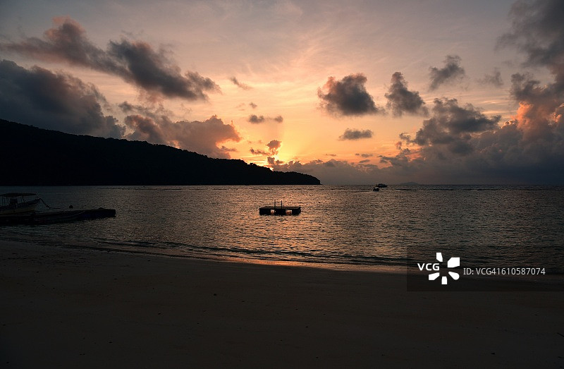 马来西亚停泊岛日出图片素材