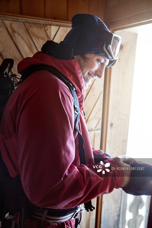 在瑞士阿尔卑斯山的登山者肖像图片素材