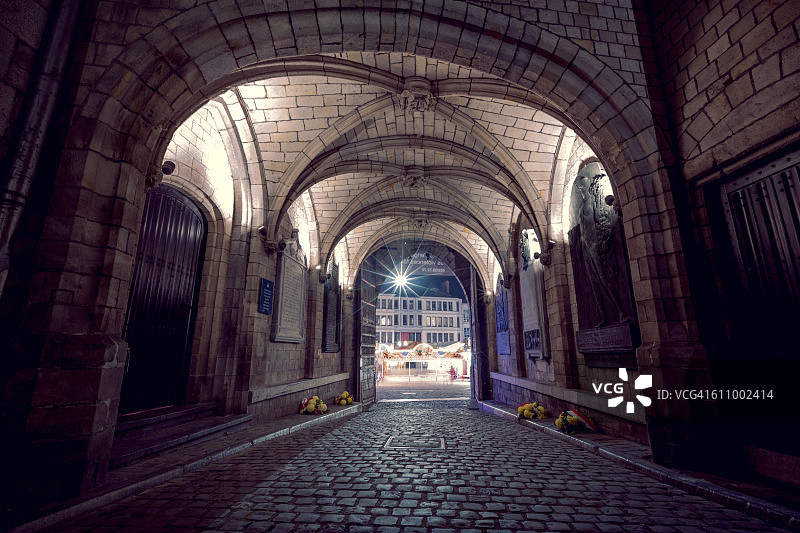 夜晚的市政厅入口图片素材