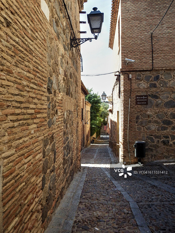 历史名城托莱多的狭窄街道图片素材