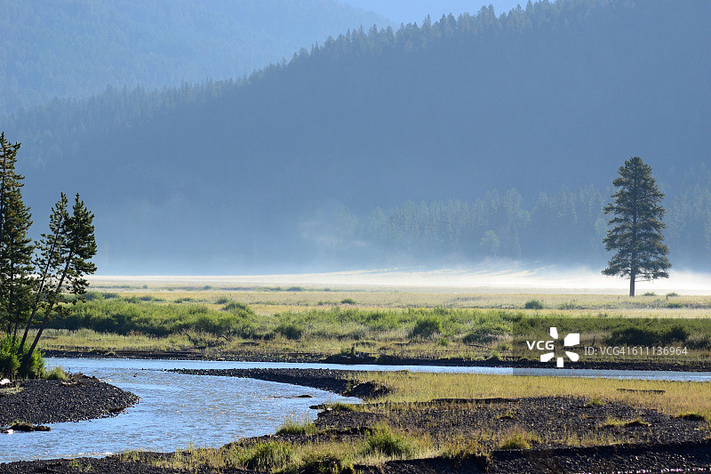 拉马尔河谷的清晨图片素材