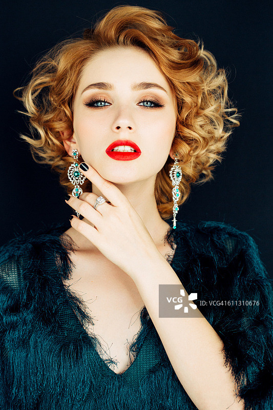 发型时尚的漂亮女人图片素材