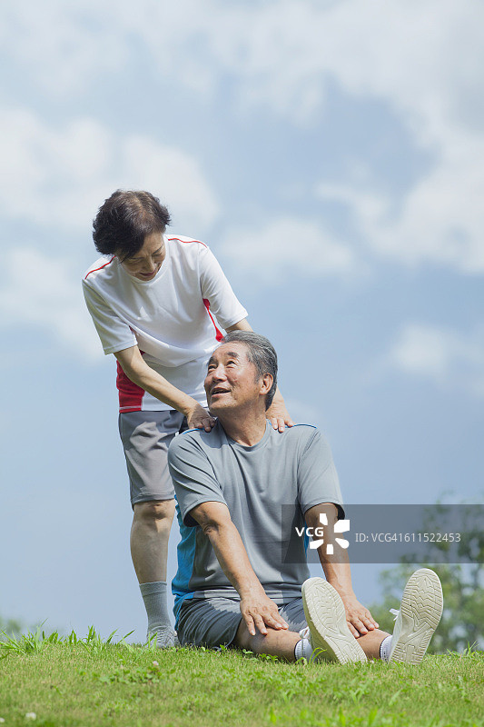 参加体操的日本老人图片素材