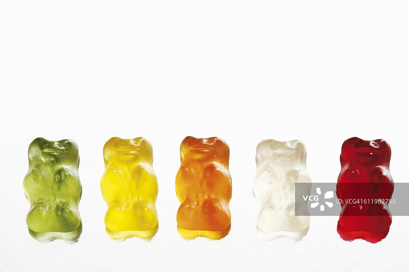一排五个软糖熊图片素材