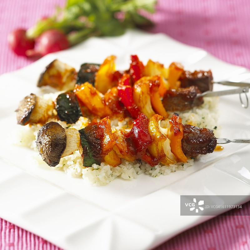 糖醋肉蔬烤串图片素材