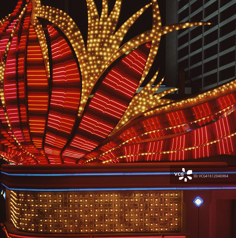 明亮的霓虹灯标志图片素材