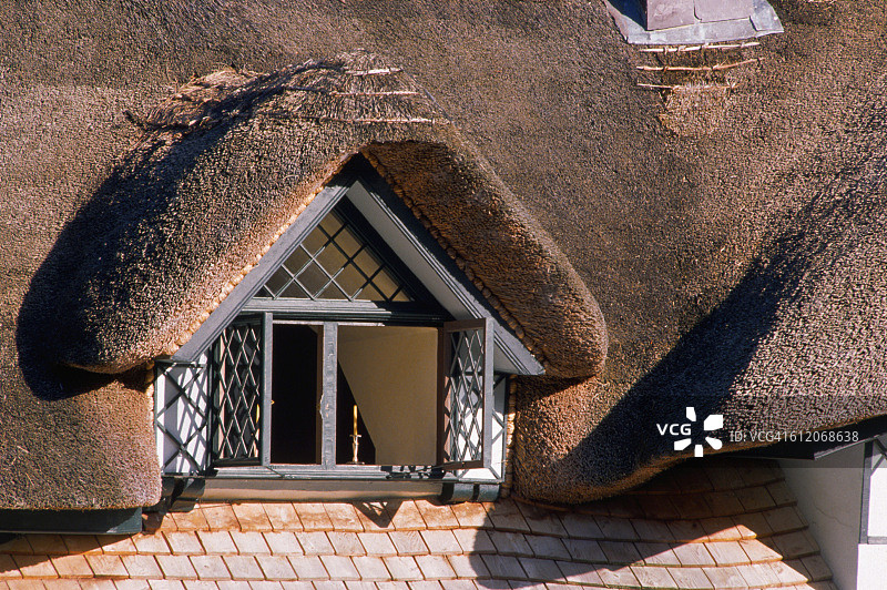 瑞士小屋的老虎窗图片素材