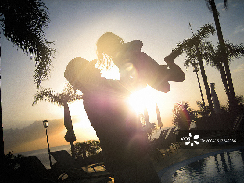 假日父子剪影图片素材