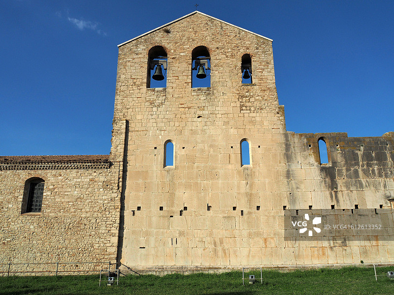 意大利南部韦诺萨圣三一修道院钟声图片素材