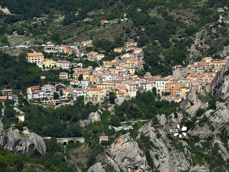 意大利南部巴西利卡塔地区的卡斯特尔梅扎诺和卢坎多洛米蒂山图片素材