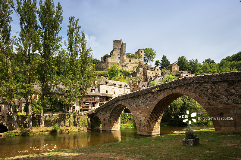 贝尔卡斯特尔（阿韦龙）- 法国南部的历史村庄图片素材