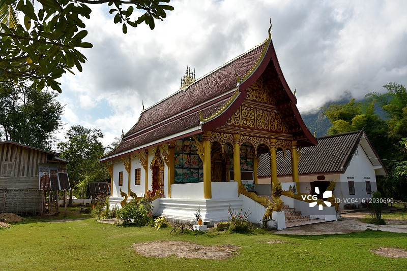 老挝农巧省班萨姆斯佛教寺庙图片素材