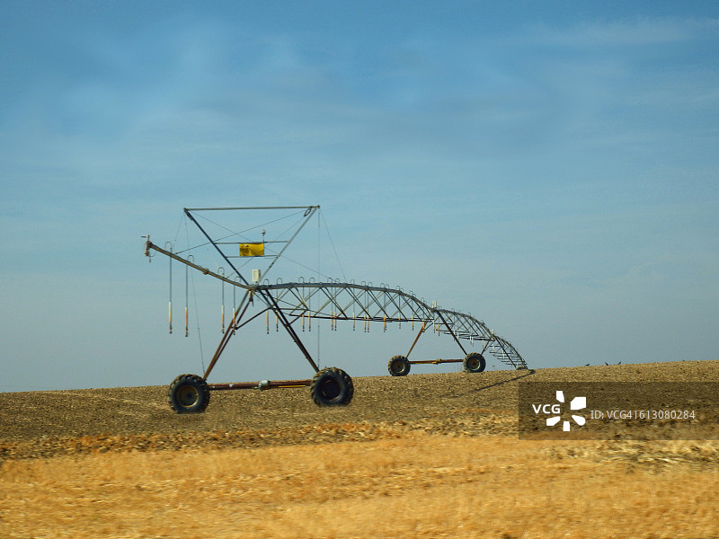 卡斯蒂利亚田野的大型灌溉系统图片素材