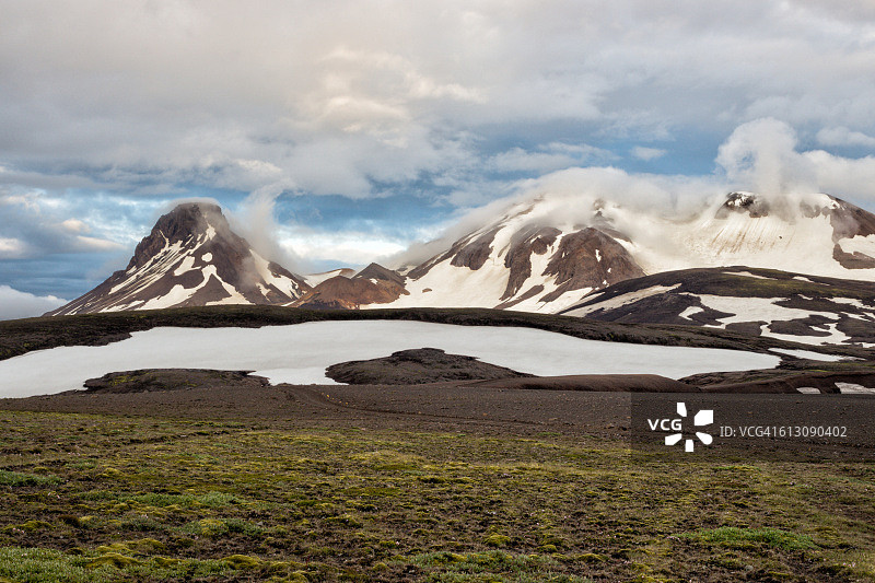 冰岛中部高地冰雪覆盖的山脉图片素材
