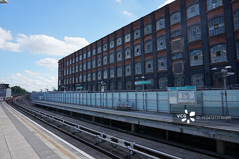 英国伦敦斯特拉特福大街DLR车站图片素材