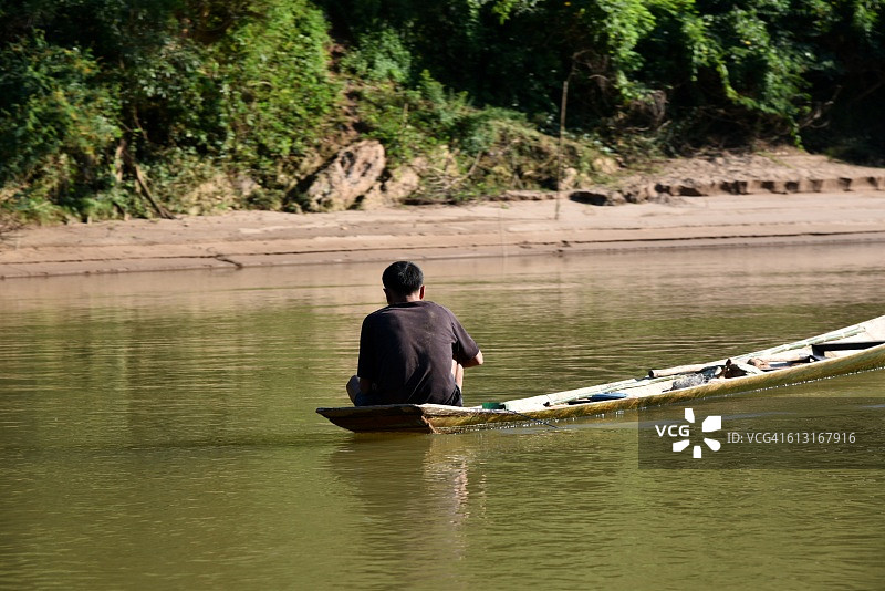 老挝亚洲南俄河上的独木舟图片素材