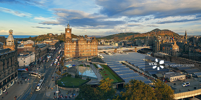 从司各特纪念塔向东眺望爱丁堡图片素材