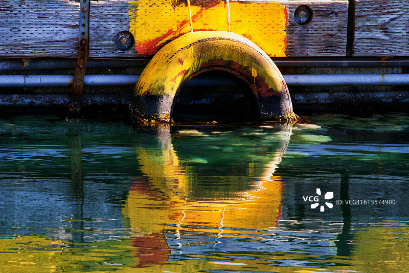 港口倒影图片素材