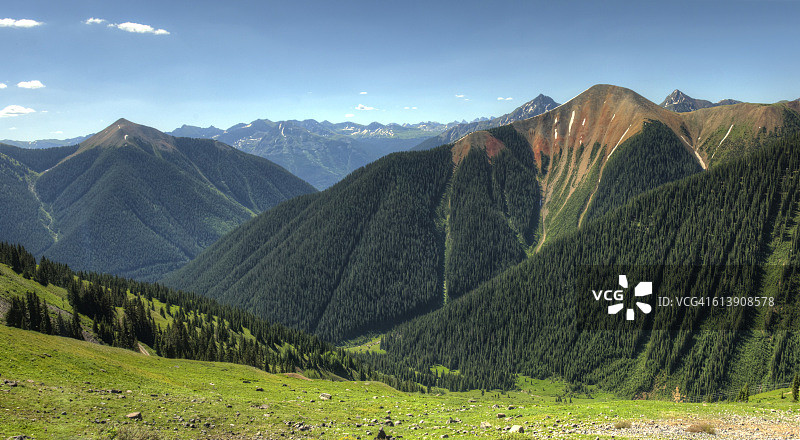 夏季山脉全景图片素材