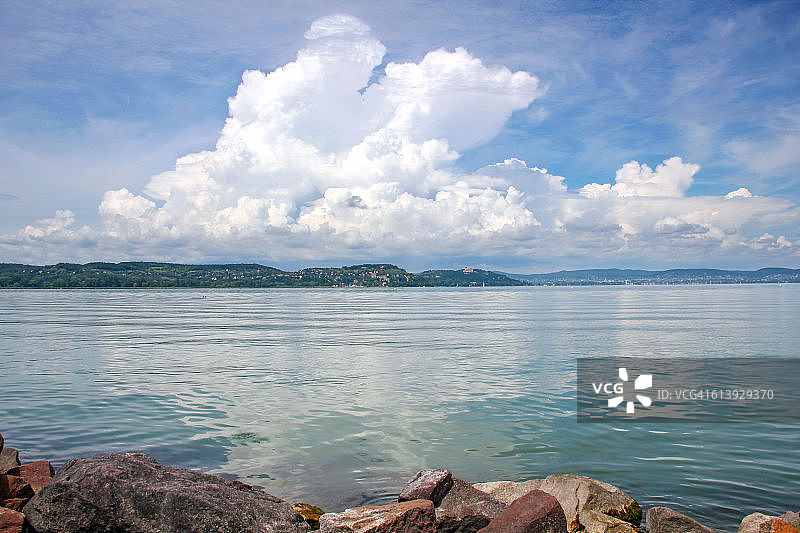 巴拉顿湖：从南岸眺望蒂豪尼半岛（HDR）图片素材