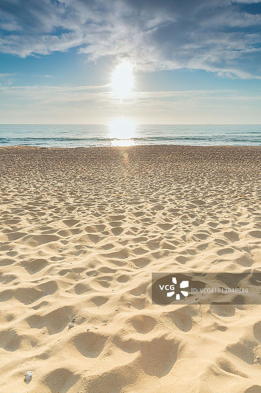 海滩上的日出图片素材