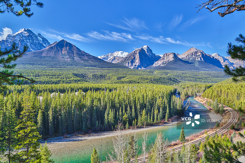 落基山脉弓河风光图片素材
