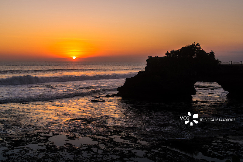 印度尼西亚巴厘岛海神庙的日落图片素材
