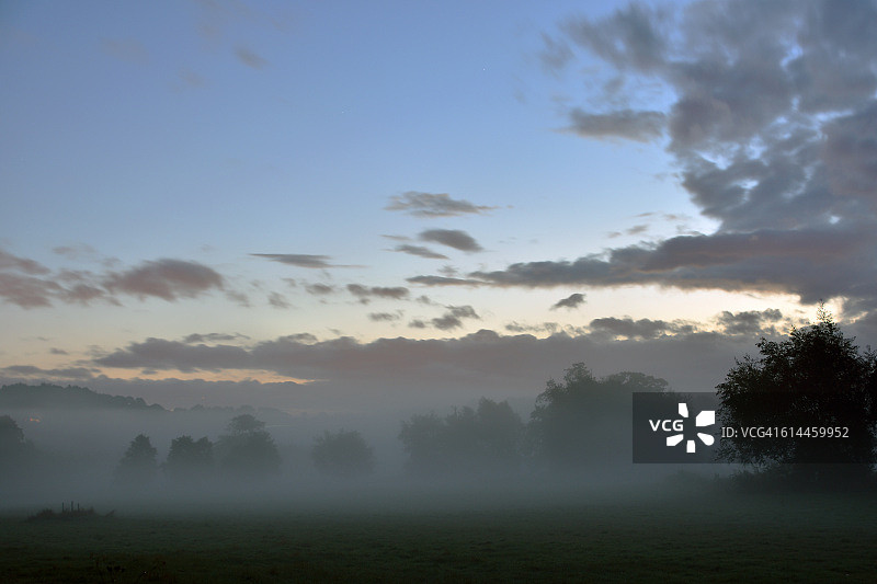 转瞬即逝的十月图片素材
