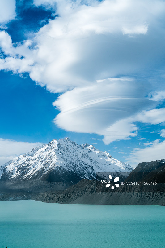 新西兰库克山国家公园塔斯曼冰川湖图片素材