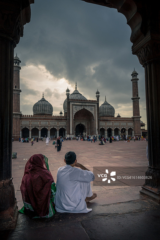 新德里贾玛清真寺的情侣图片素材