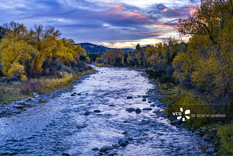 老鹰河下游水流图片素材