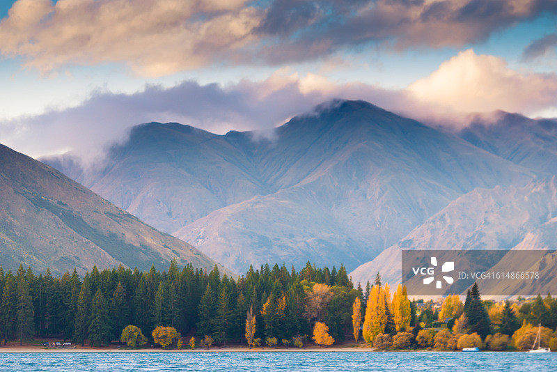 新西兰瓦纳卡湖的景色图片素材