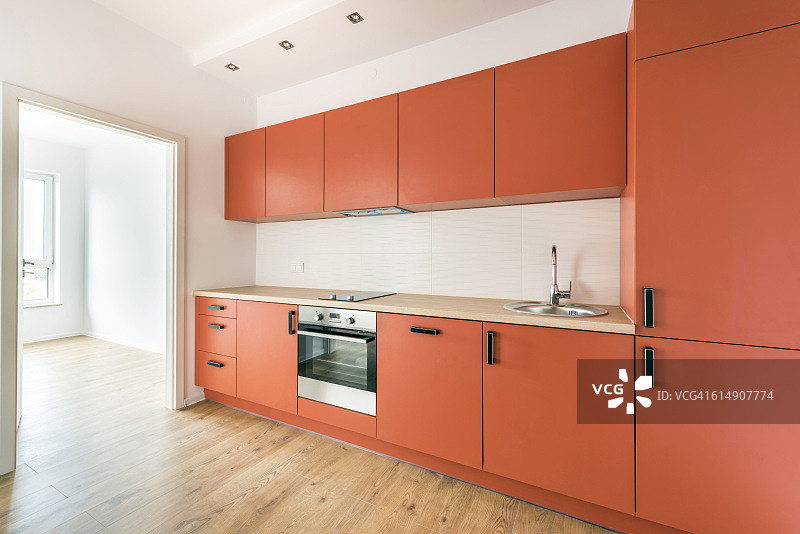 带家用厨房的空房间图片素材