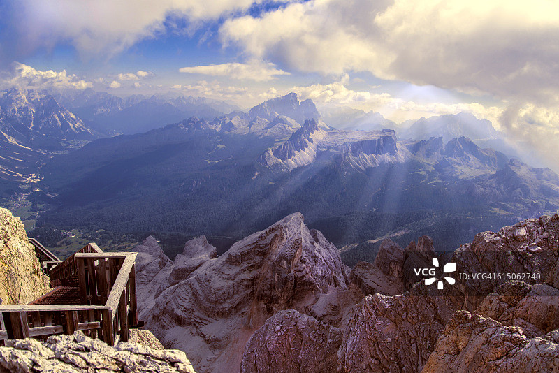 托法纳峰的科尔蒂纳丹佩佐全景图片素材