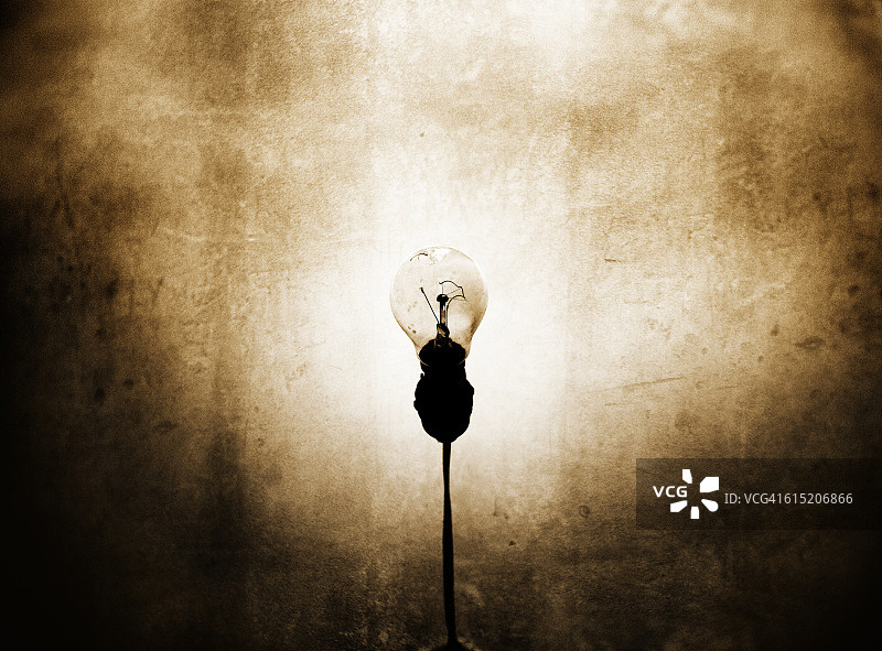 旧灯泡和墙壁图片素材